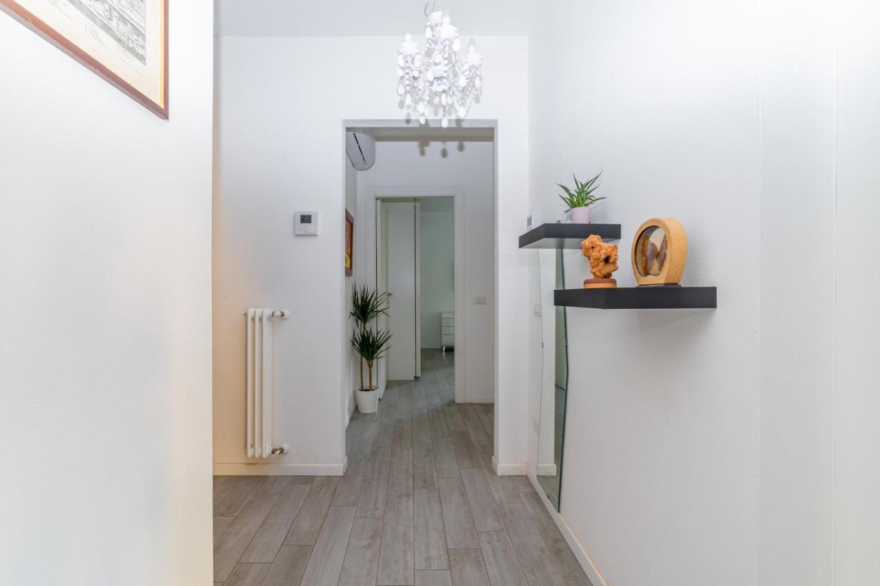 Parma Residential Apartment Con Balcone Bagian luar foto