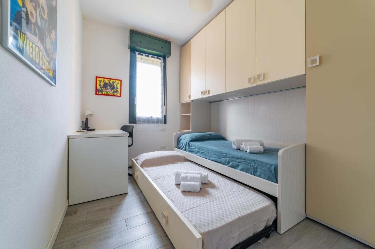 Parma Residential Apartment Con Balcone Bagian luar foto