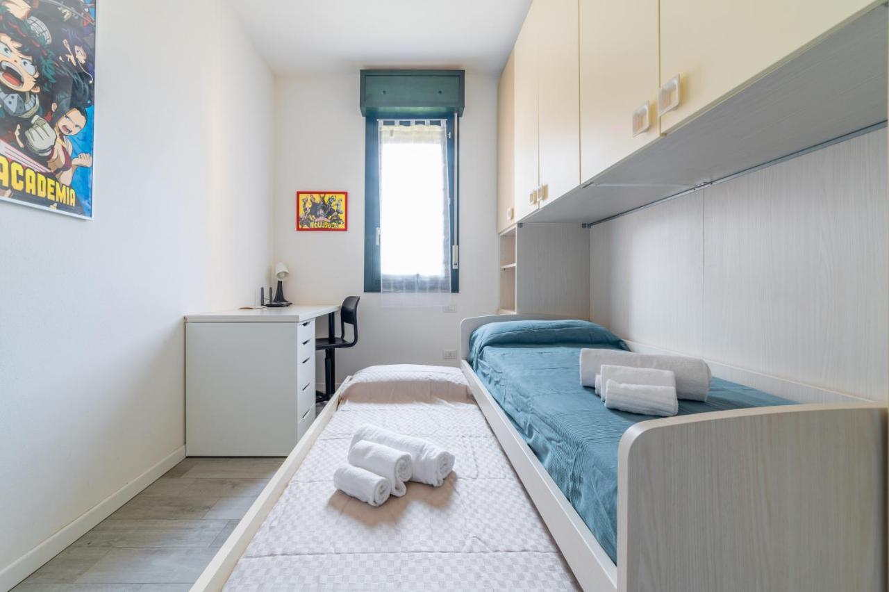 Parma Residential Apartment Con Balcone Bagian luar foto