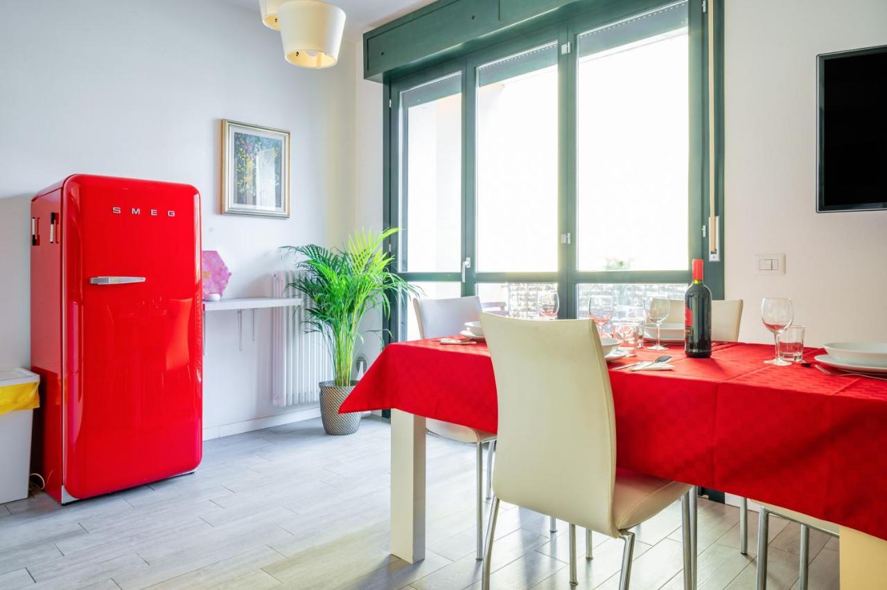 Parma Residential Apartment Con Balcone Bagian luar foto