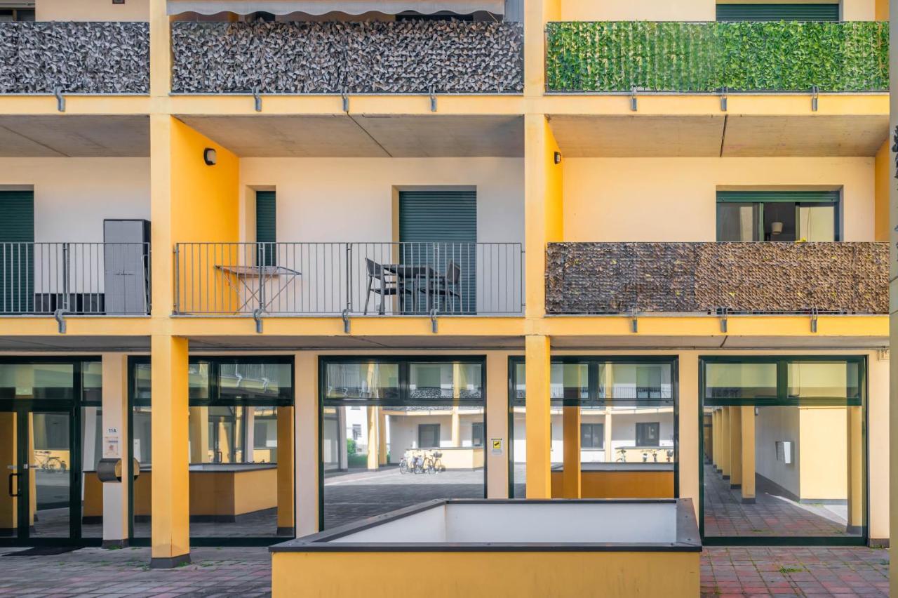 Parma Residential Apartment Con Balcone Bagian luar foto